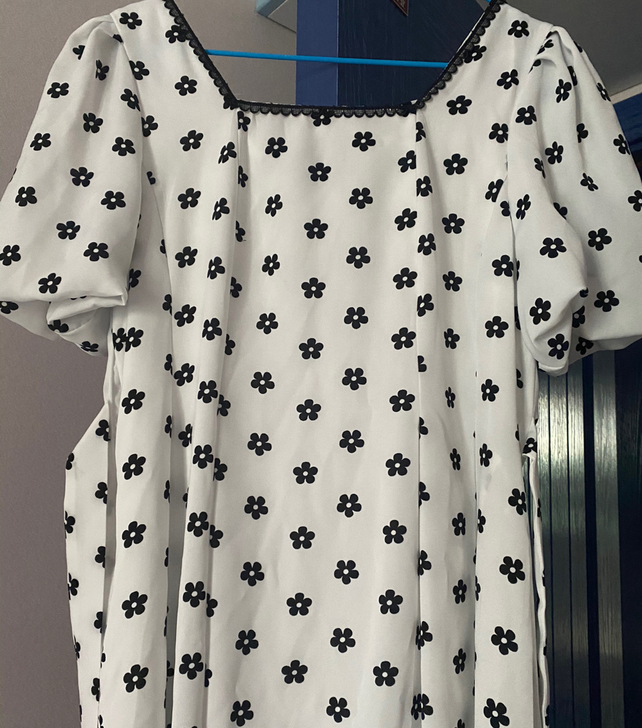 便宜出裙子，m码，裙长102。家里人给买的...