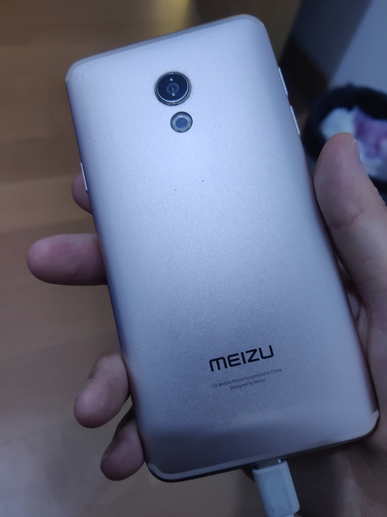 自用魅族m15手机转了，从来没有维修过。除...