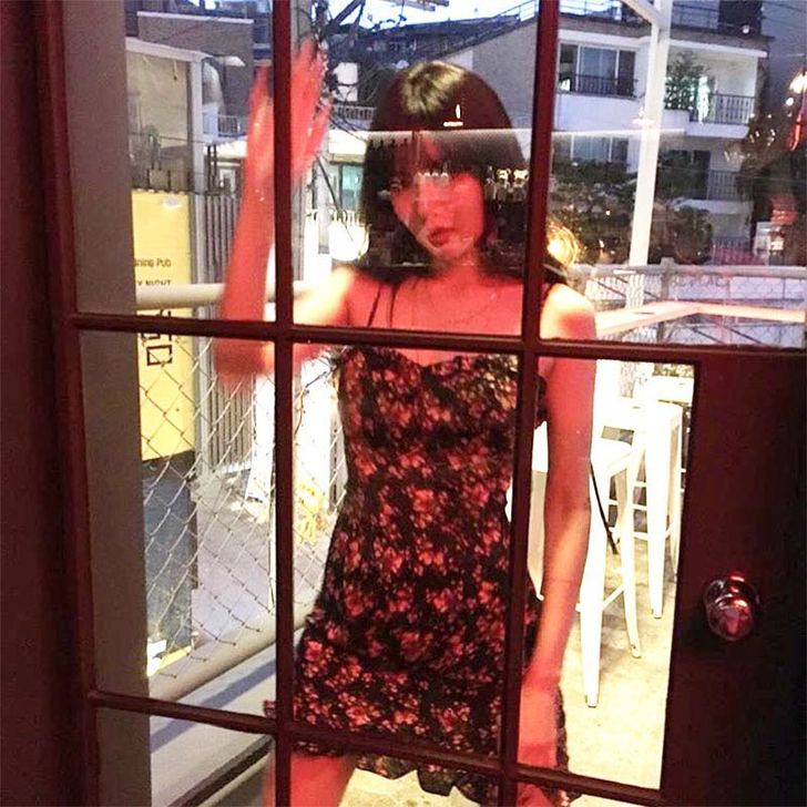 鬼马少女泫雅韩国复古碎花吊带连衣裙小个子露...