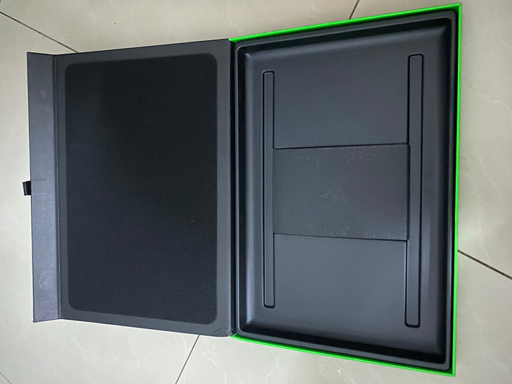 雷蛇灵刃笔记本15.6寸美版磁吸箱说盒子