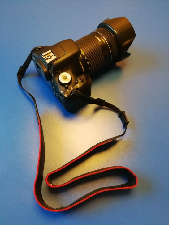佳能单反550D带18-135mm镜头