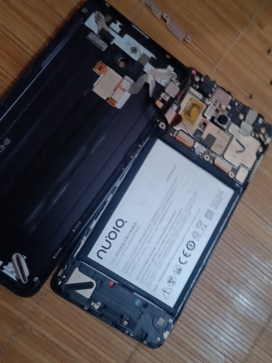 努比亚红魔一代 手机进水去维修店维修 ...