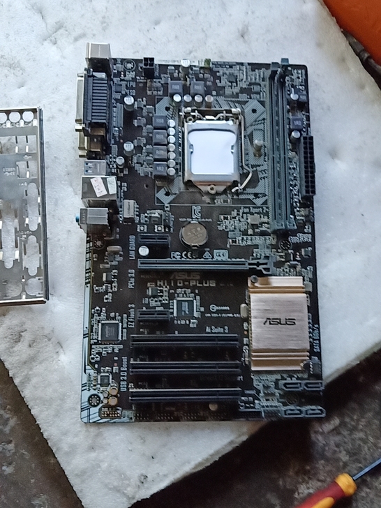 华硕h110  plus主板
