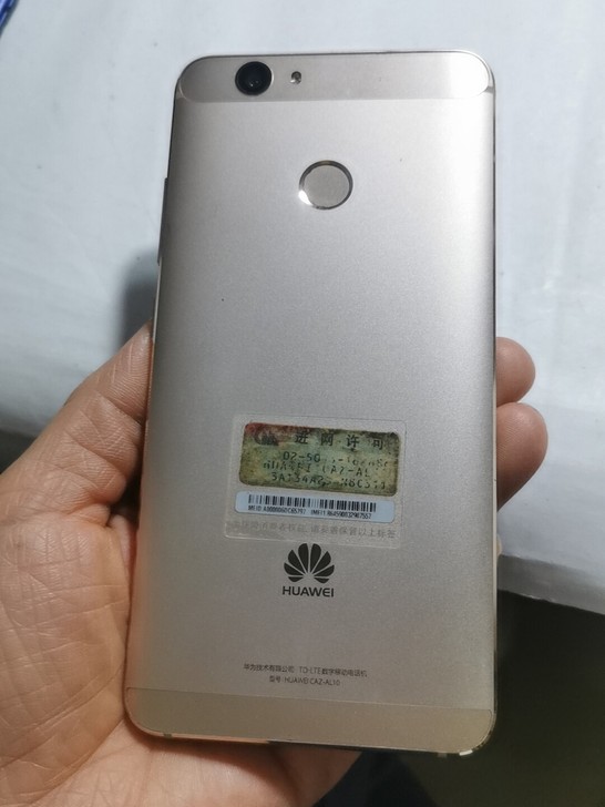 华为手机Nova  运存4+64，机子挺显...