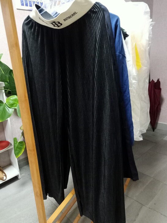 样品清仓,全新,冰丝阔腿裤,M码,30元包...