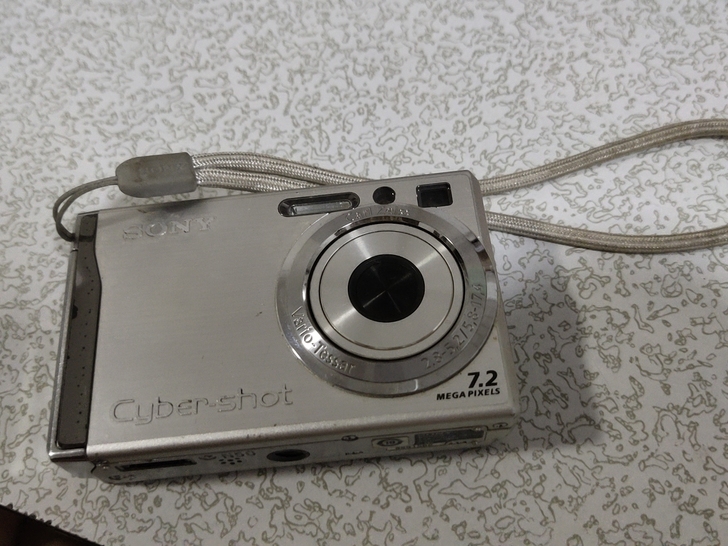 索尼dsc-w80  内有一张1G内存卡，...