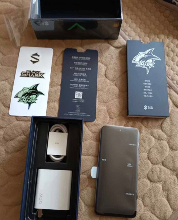 黑鲨4pro墨海黑 12+256黑色全套出...