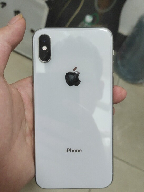 出一台iPhone X，64g自己用的因为...