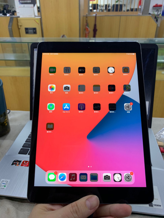 2019款iPad 10.2  32g插卡...