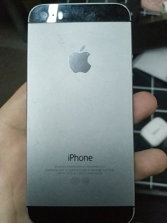 前段时间在闲鱼淘的,现在没用了,出掉苹果5...