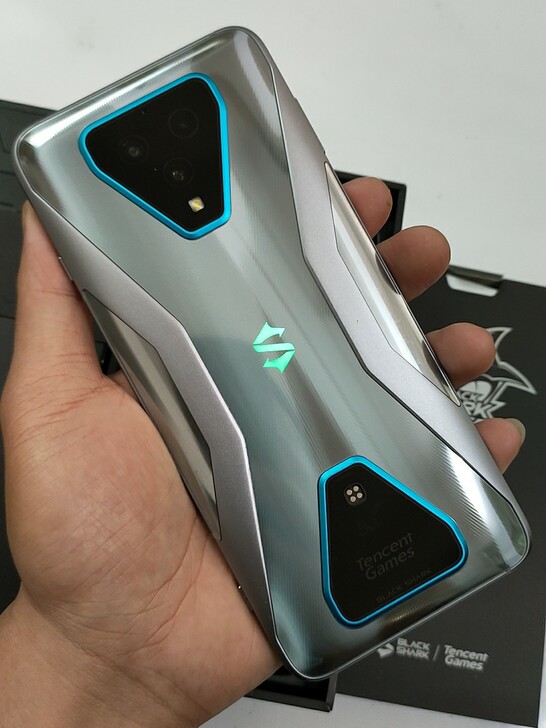 腾讯黑鲨游戏手机3铠甲灰12+256骁龙8...