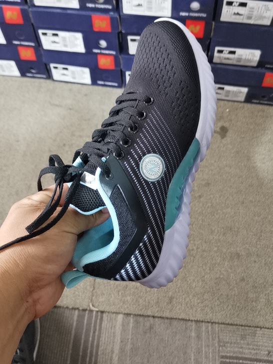 新百伦领跑，37码，69元，