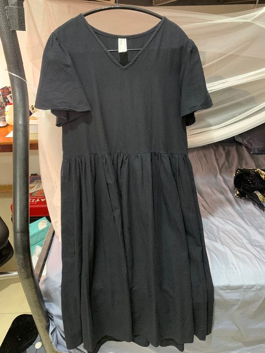 九成新 棉麻黑色小裙子