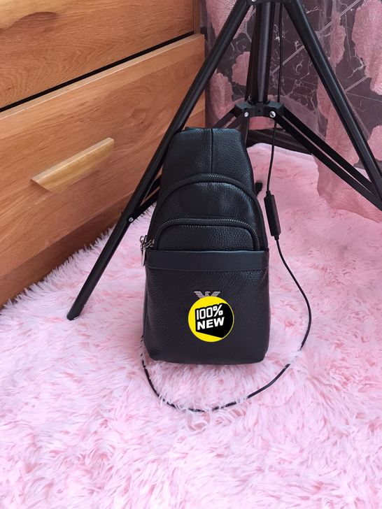 纯牛皮男士胸包，高30，宽18左右。保纯牛...