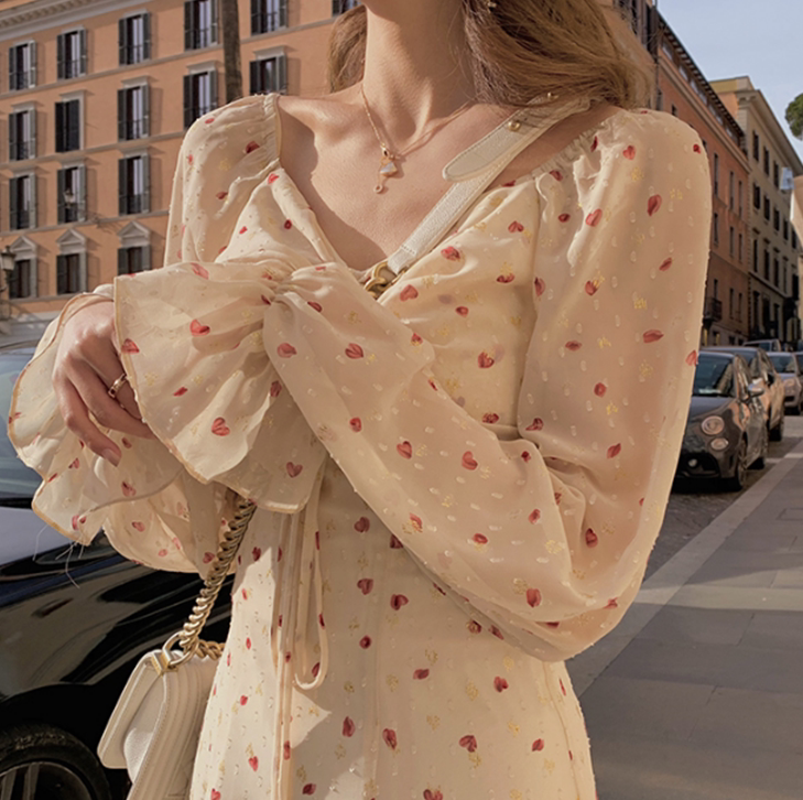 新品法式浪漫收腰显瘦方领碎花雪纺连衣裙