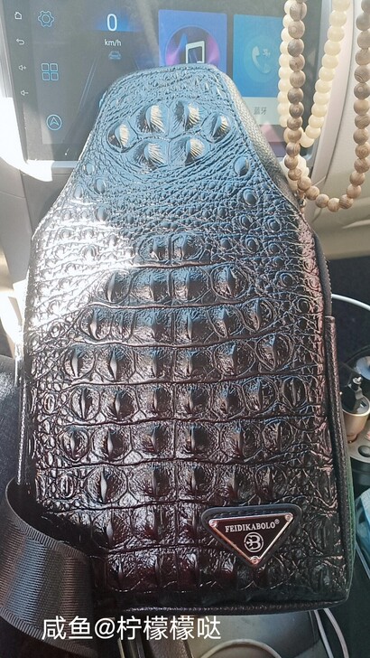 2021新款胸包男鳄鱼纹男士胸包，尺寸:高...