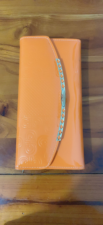 低价出售全新钱包，需要的点想要下单，包邮到家