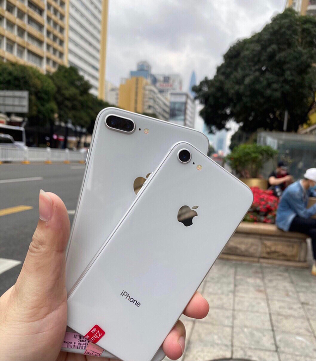 二手苹果8黑色iPhone8黑解无锁插卡即...