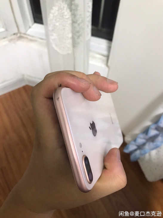 iPhone 8Plus 64G 美版卡贴机