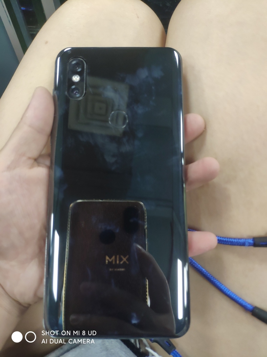 小米Mix3,开机无锁8+128,屏坏,成...