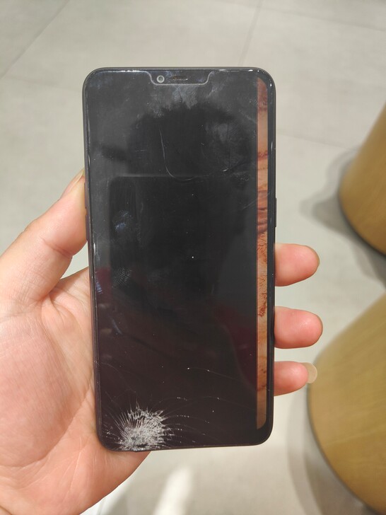 OPPOA5，3+64G，内爆，边框有点破...