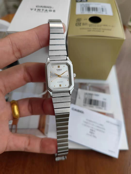 （处理）卡西欧复古小棕表女表小方块全套包装...