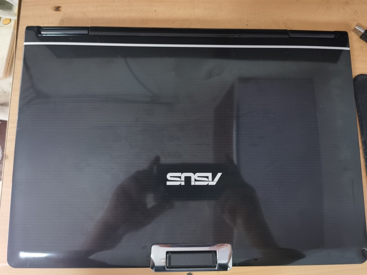 华硕X57V大屏笔记本，外观很新无磕碰划痕...