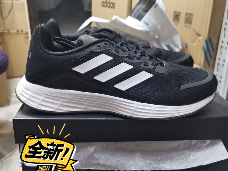 阿迪达斯跑鞋，42.5吗，