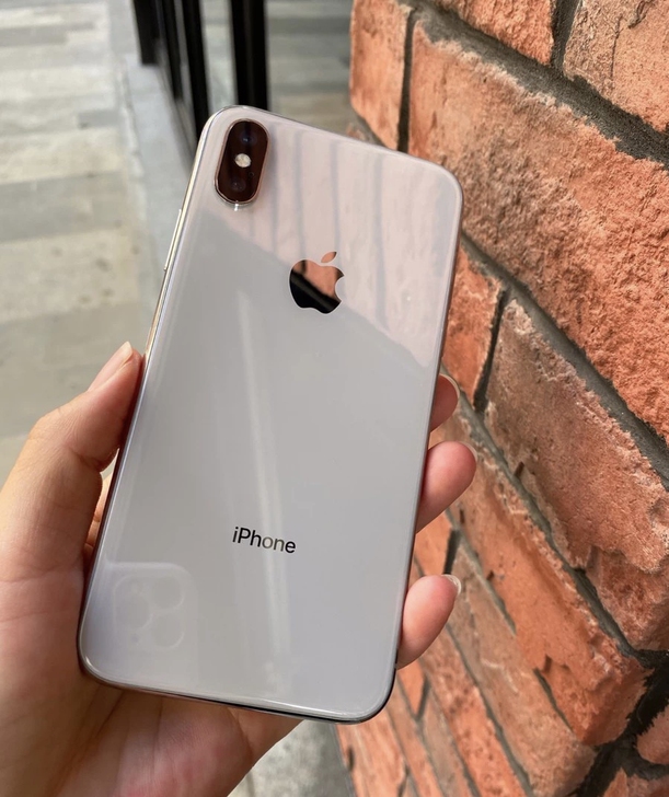 女生自用的苹果iPhone x白色 256...