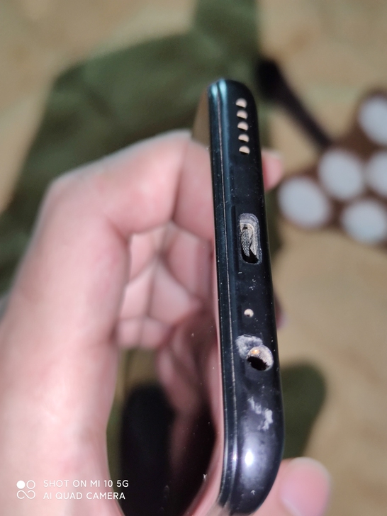 一手自用机，因买了新手机用不了两个手，故出...