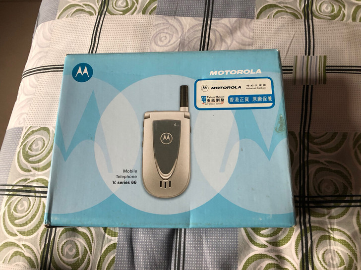 全新全套三码合一港版摩托罗拉v66手机，经...