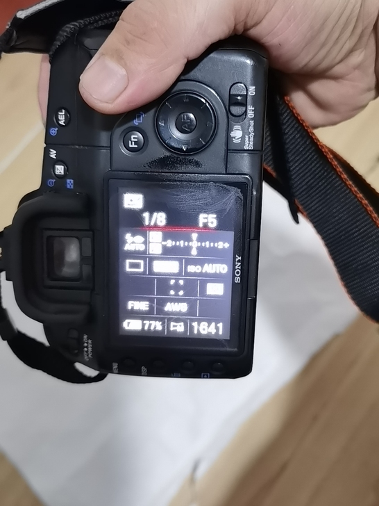 索尼A200数码相机，带3.5-5.6/1...