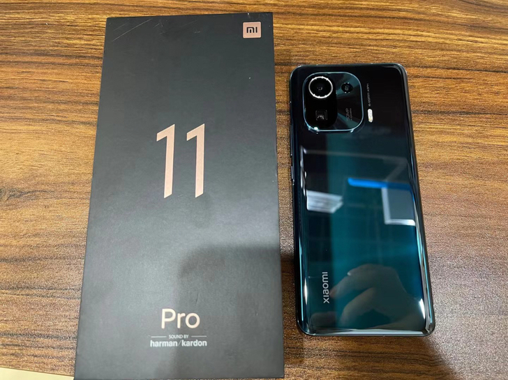 小米11pro 8+256g，墨绿色，外观...