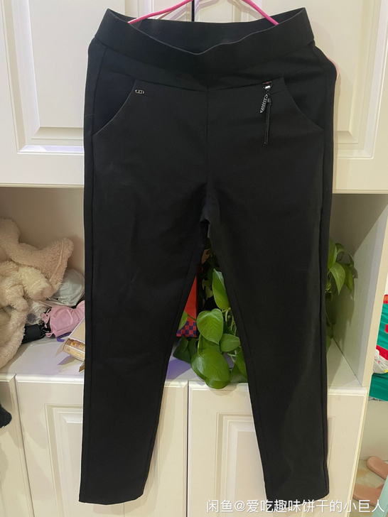 女裤子全新的 买小了一次没穿过 在实体店花...