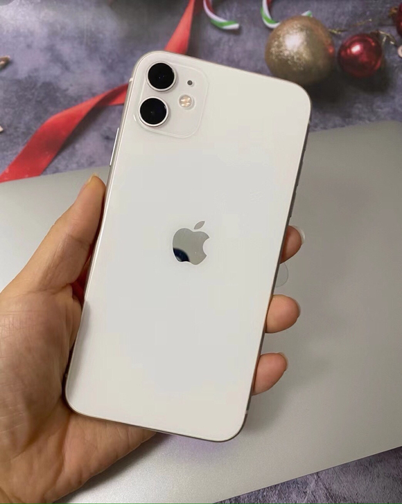 女生自用苹果11白色128g有面容 九成新
