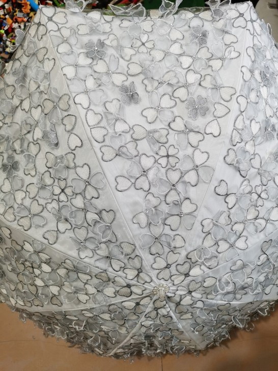 全新四叶草二折黑胶遮阳伞，灰色系，幸运草手...