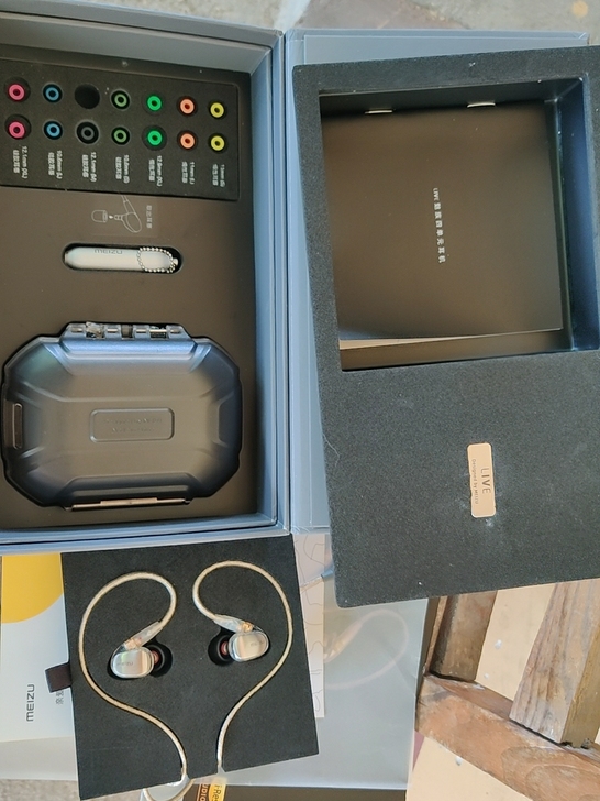 魅族live耳机，魅族官网上买的，用的不多...