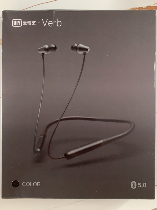 京东买戴森送的爱奇yi运动耳机，只撕了膜。...