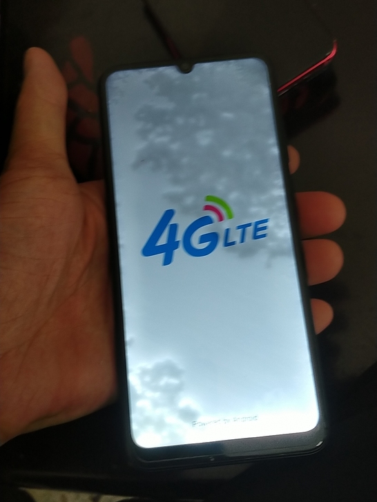 华为畅享10   64g屏有进水