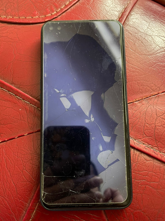 realme x50手机，摔坏了，成色如图...