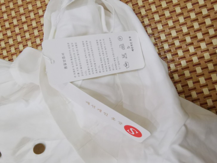 连体裤。全新吊牌还在。S码