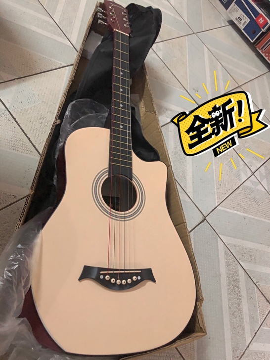 闲置一个38寸民谣木吉他，一时兴趣四百多买...