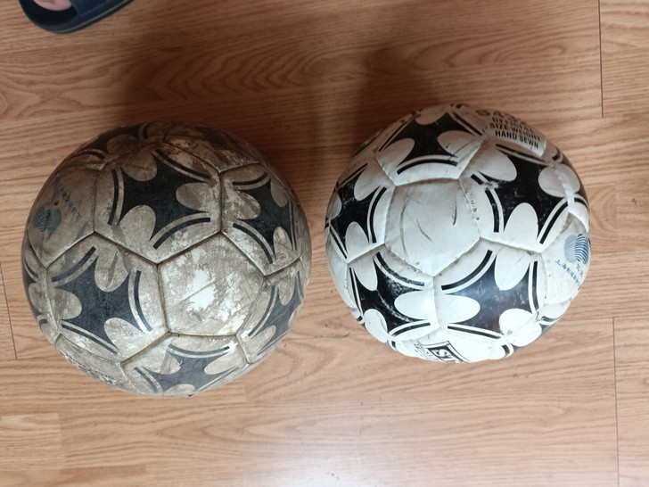 足球漏气的，火车头的，两个一起卖，一个4号...