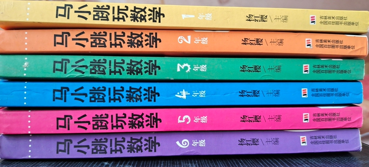 家有小学生的可以看看哦，这款书学数学的呢