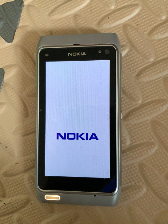 nokia n8 成色很好 带原装充电器