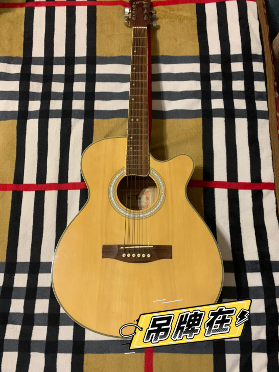 今天换新吉它了，把这个闲下的老琴处理给想玩...