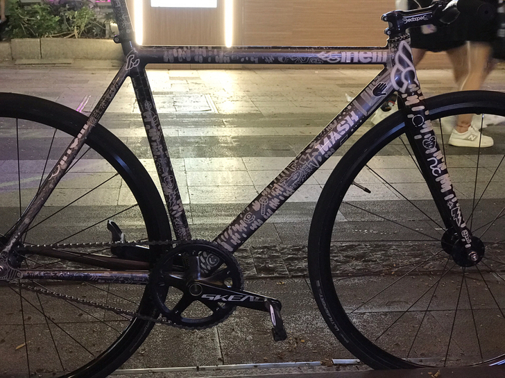 自改涂鸦海啸死飞车架架叉，带一个deda把...