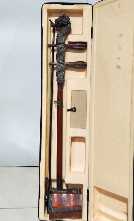 珍藏龙头镶宝石二胡「龙1号」，带有盒子，送...