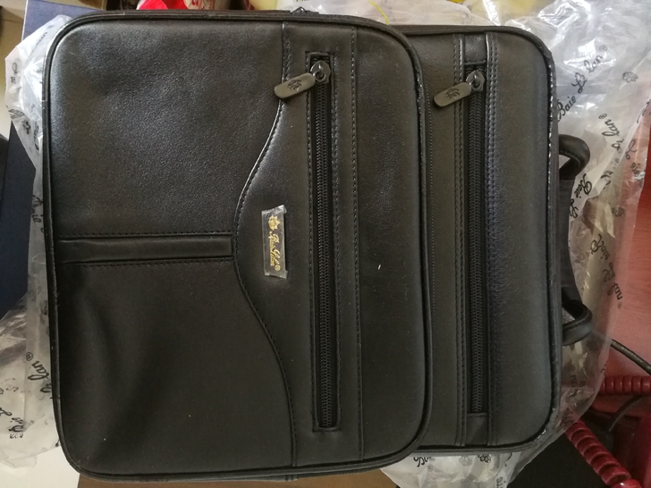 真皮包男士，多用，价格低，微残。一经售出，...