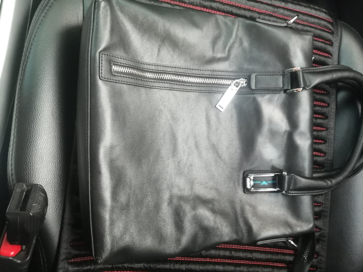 九成新卓梵阿玛尼男士手提包！有要的速度